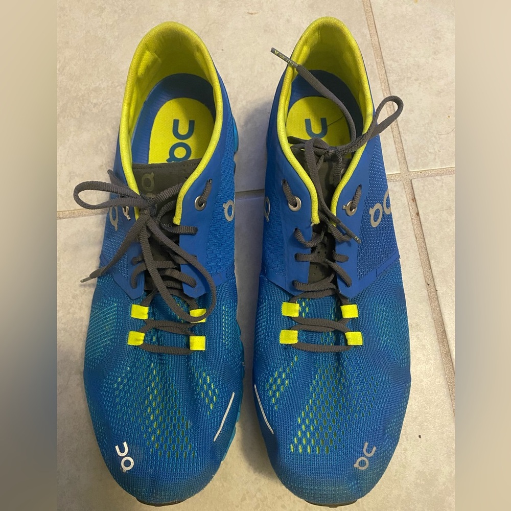 On Running Cloud Mens sneakers size 10 EUC